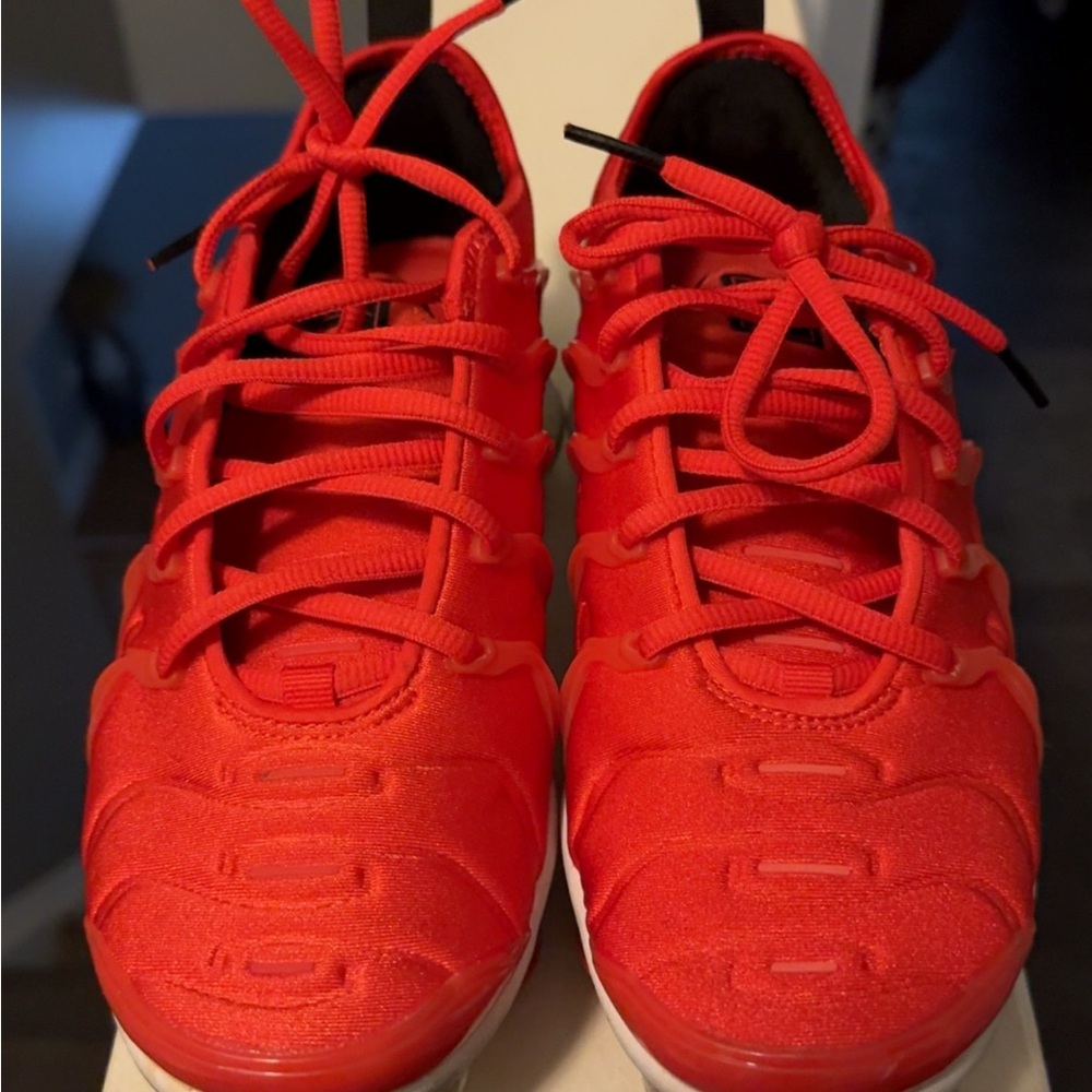 Red Nike Vapor max Sneakers
